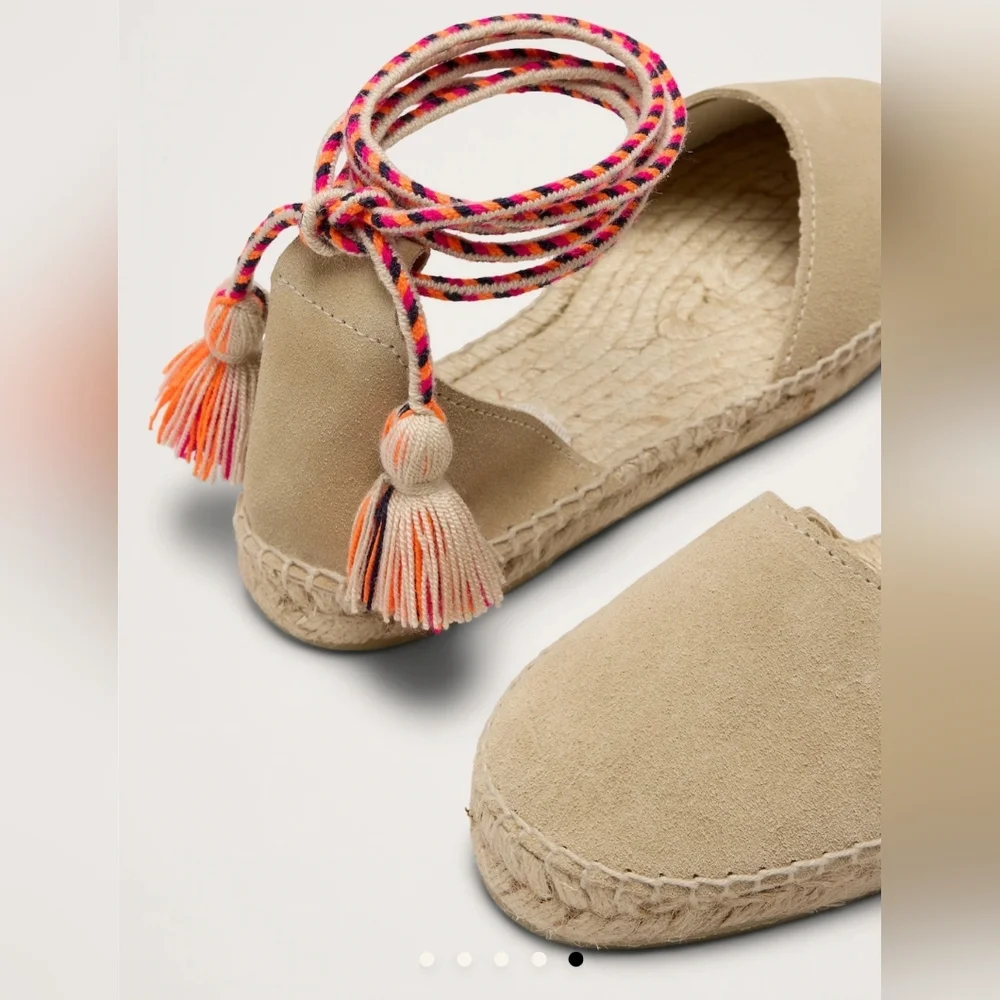 NIB Valenciana Flat Espadrille with Pom-Pom Size 8.5 In Ecru by Guanábana